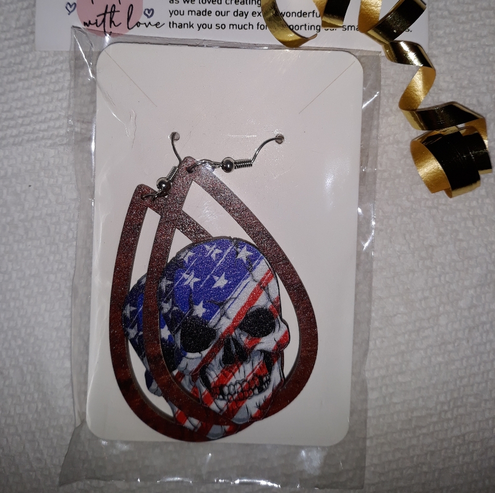 Fourth of July Earrings SKULL  Teardrop wood acrylic patriotic 925 ss wires NEW - Picture 3 of 13